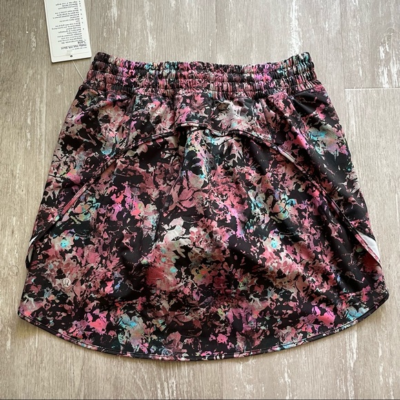 Lululemon Hotty Hot High-Rise Skirt LONG - Stencil Blossom Red Multi - Picture 2 of 9